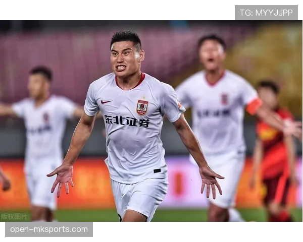 英超传奇马克·拉德克利夫重返足坛，担任新职引发球迷热议