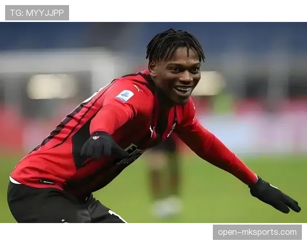 拉什福德持续提升速度表现,成为年轻球员中备受关注的闪电之星 拉什福德持续提升速度表现,成为年轻球员中备受关注的闪电之星