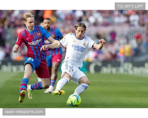 德容 vs 莫德里奇：中场组织核心的战术角色与比赛影响力对比